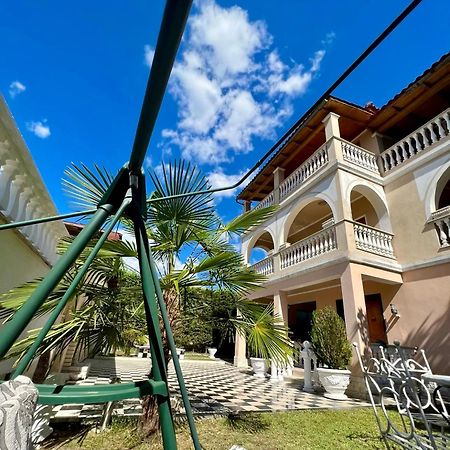 Guest House Pulake Berat Bagian luar foto