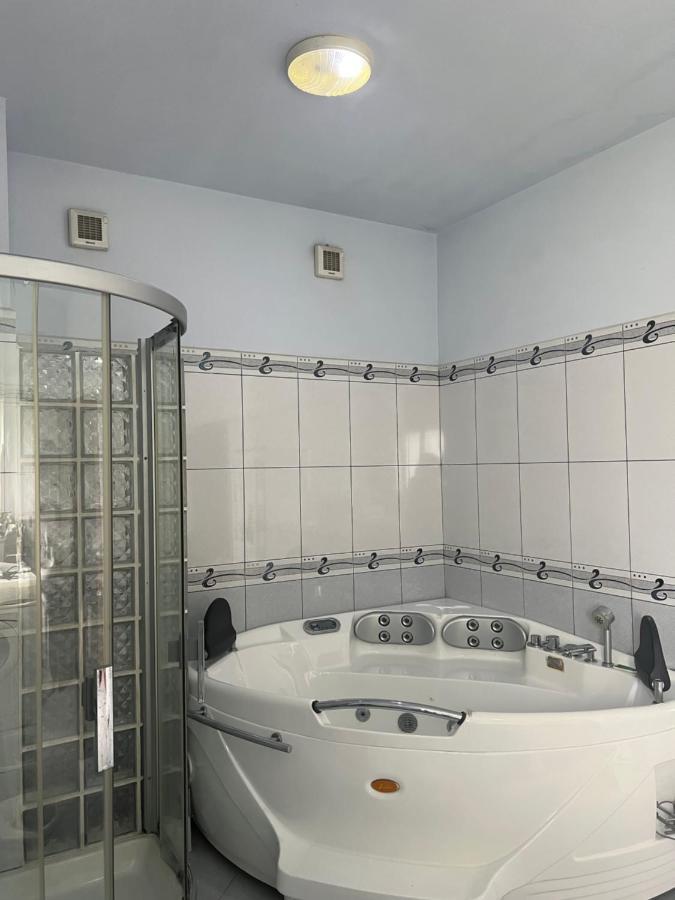Guest House Pulake Berat Bagian luar foto