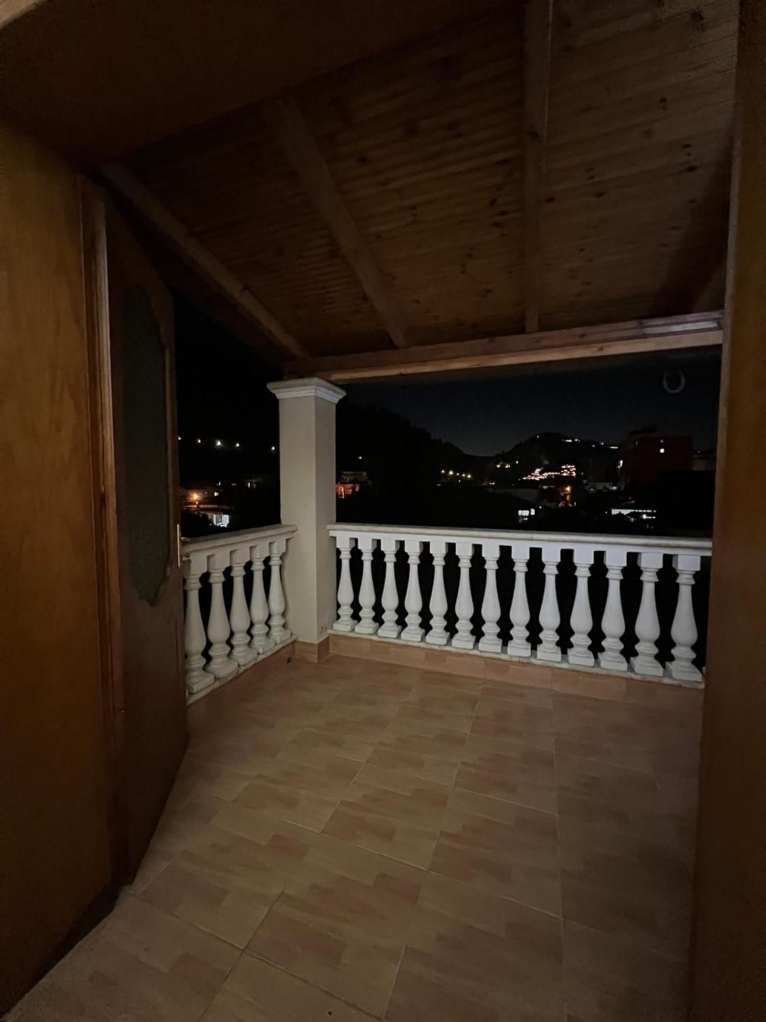Guest House Pulake Berat Bagian luar foto