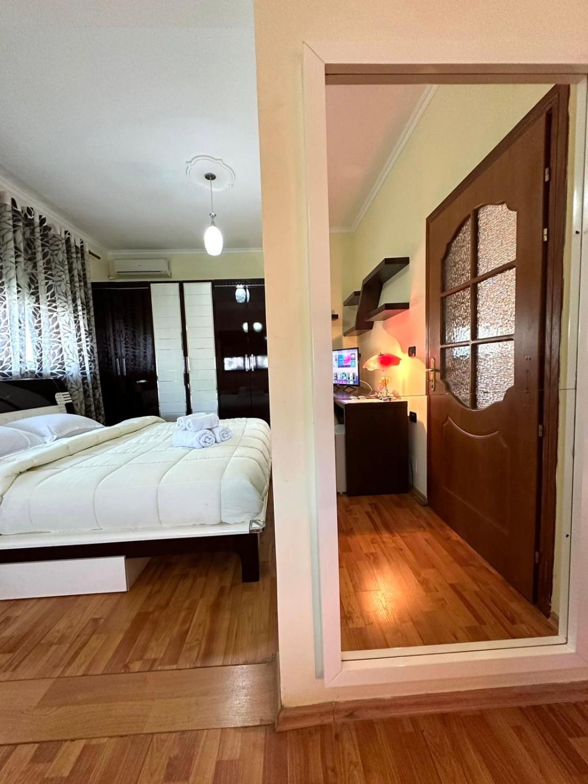 Guest House Pulake Berat Bagian luar foto