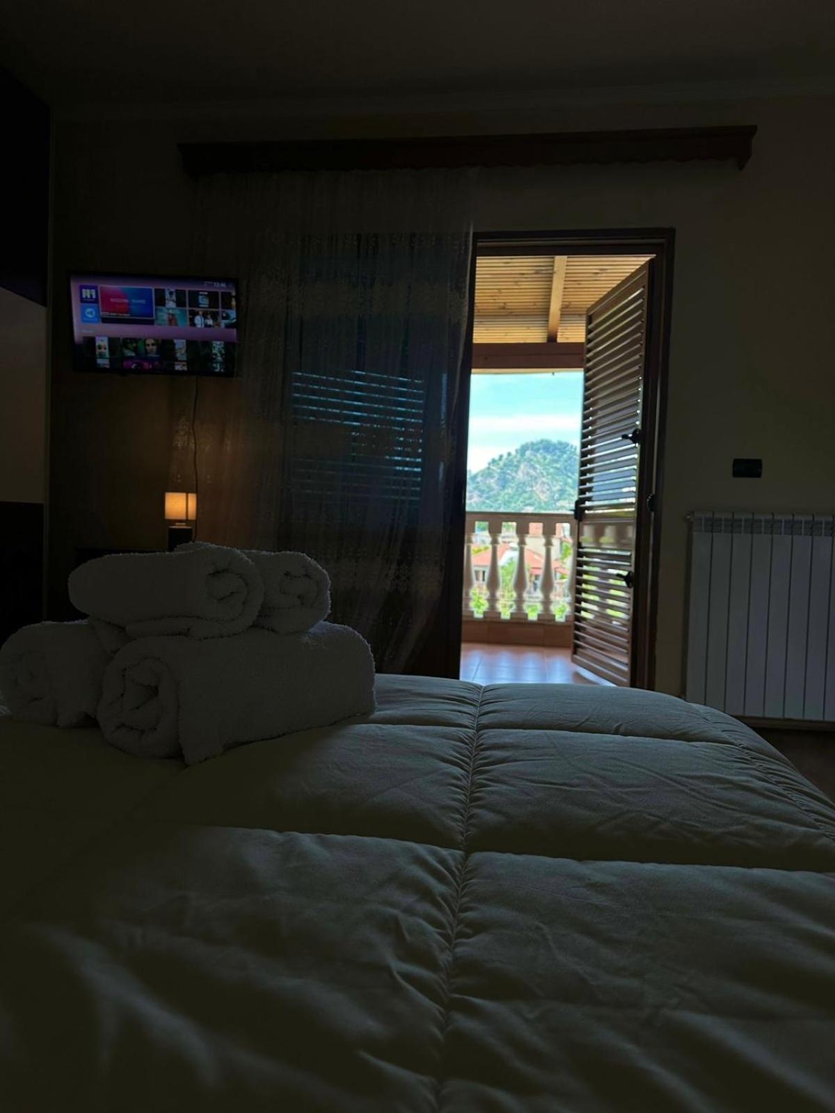Guest House Pulake Berat Bagian luar foto