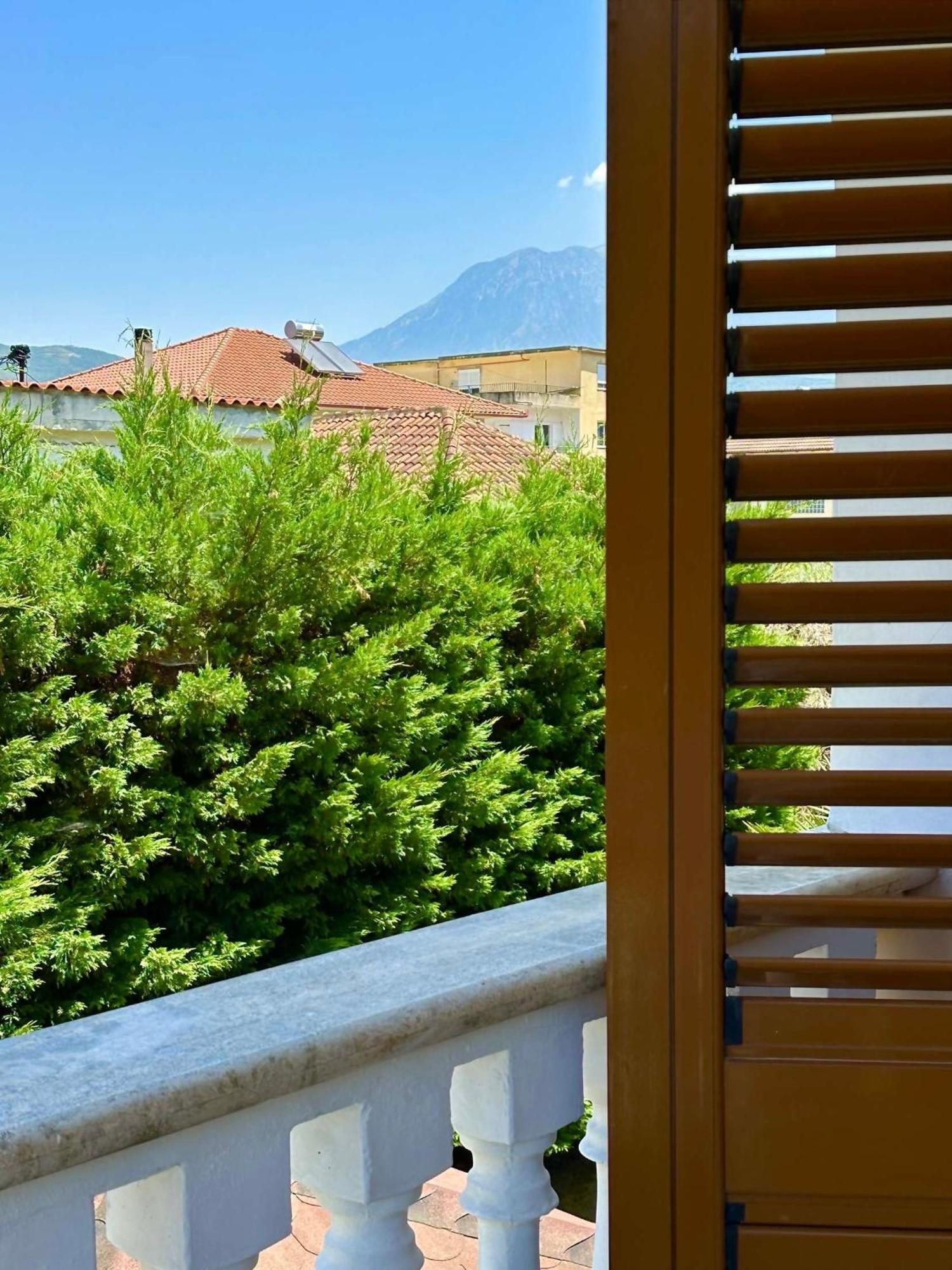 Guest House Pulake Berat Bagian luar foto