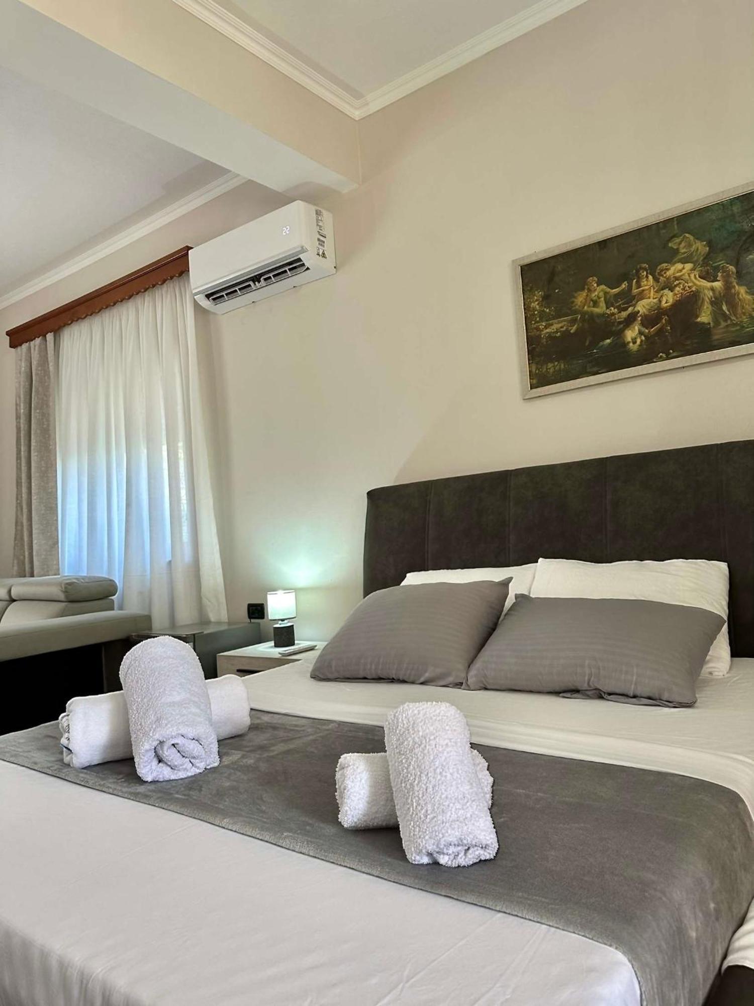 Guest House Pulake Berat Bagian luar foto
