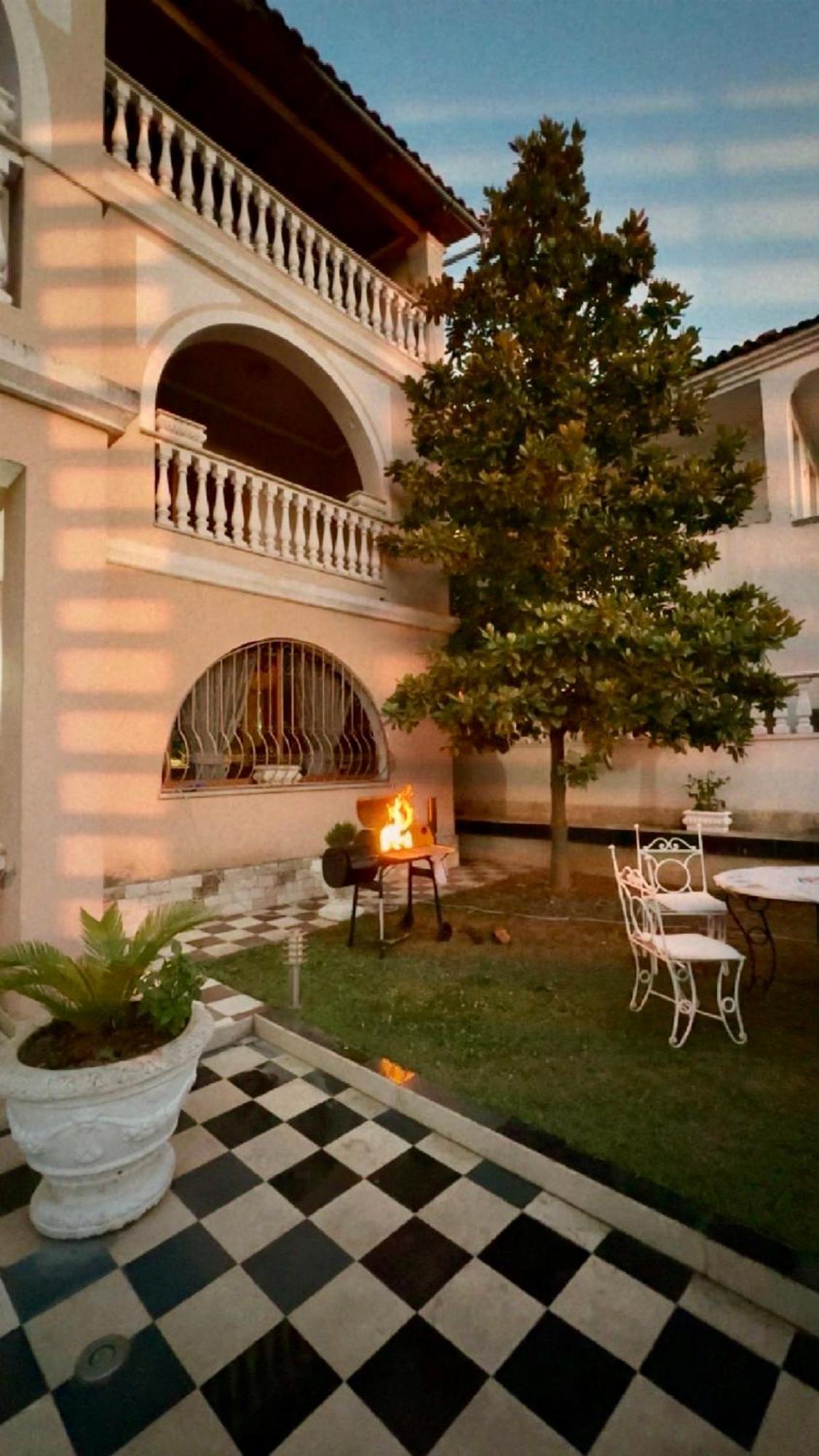 Guest House Pulake Berat Bagian luar foto