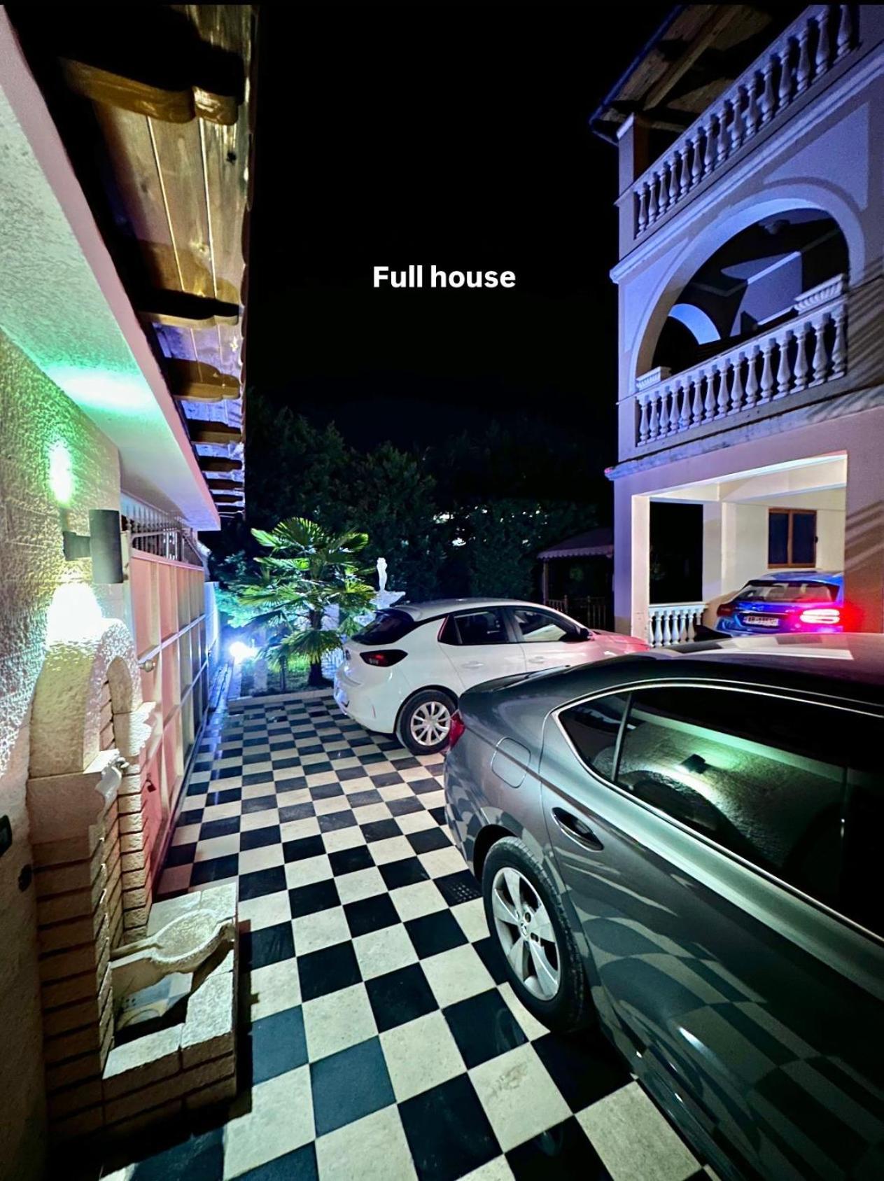 Guest House Pulake Berat Bagian luar foto