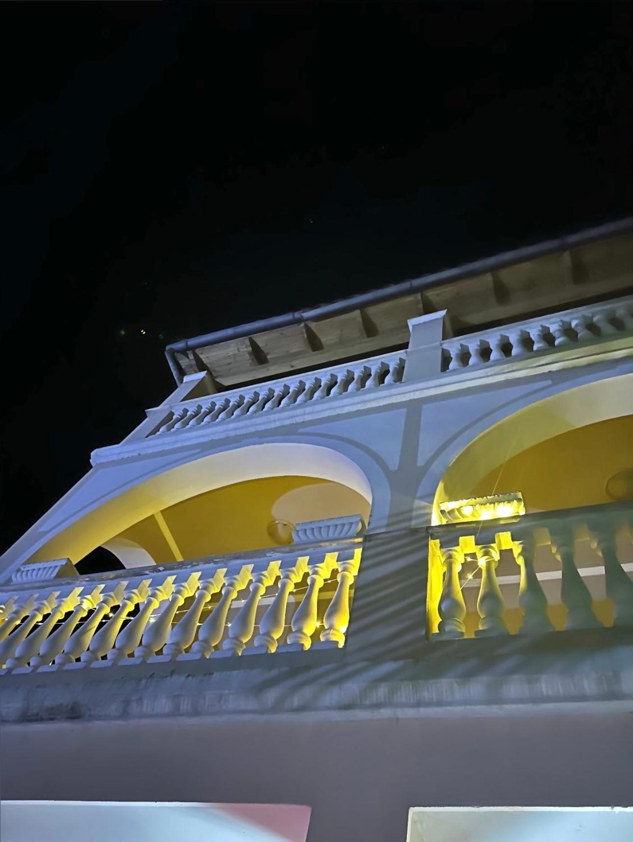 Guest House Pulake Berat Bagian luar foto